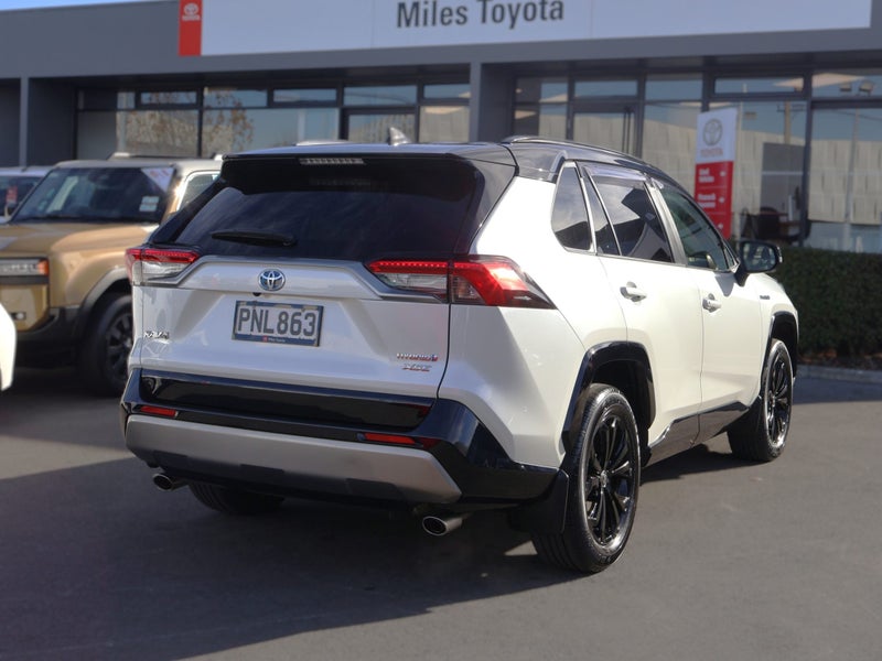 2022 Toyota RAV4 XSE HYBRID AWD/4WD, Push Start image 5