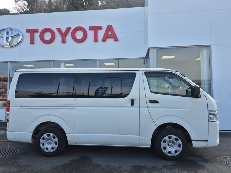 2022 Toyota Regius Hiace 2.8DT DX 6 Seat image 2