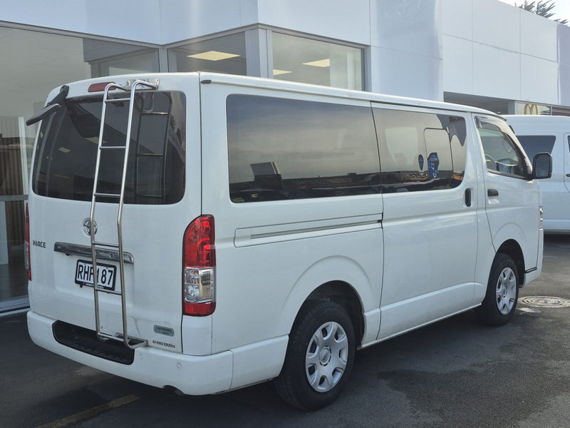 2022 Toyota Regius Hiace 2.8DT DX 6 Seat image 3
