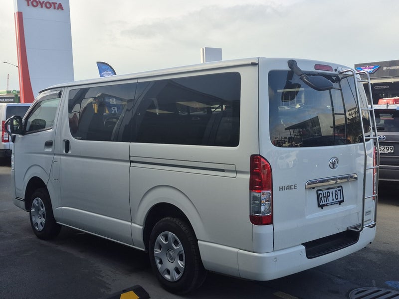 2022 Toyota Regius Hiace 2.8DT DX 6 Seat image 5