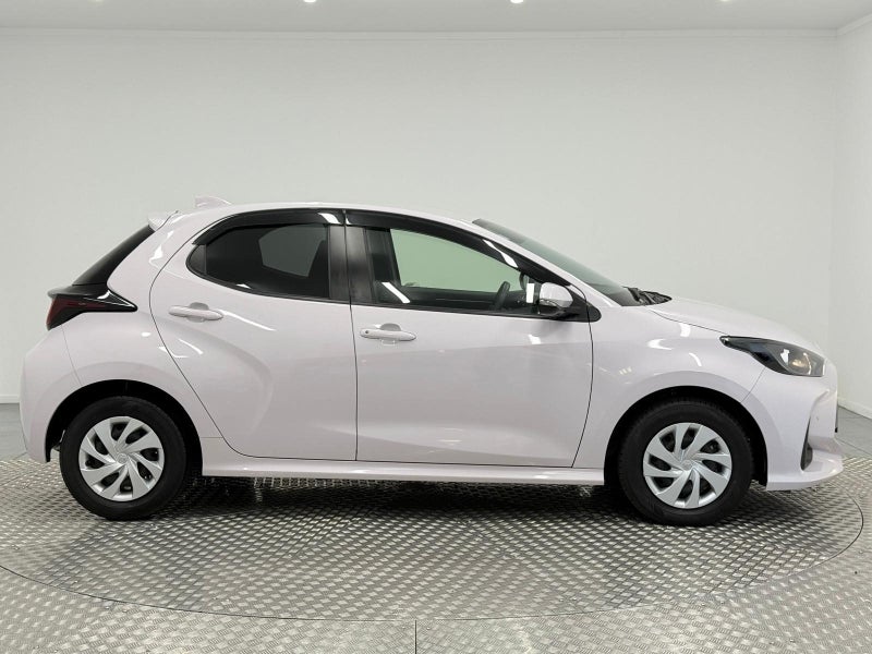 2022 Toyota Yaris 1.5 Hybrid G image 2