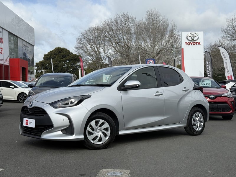 2022 Toyota Yaris 1.5 Hybrid X 5 Dr Hatch CVT 2... image 3