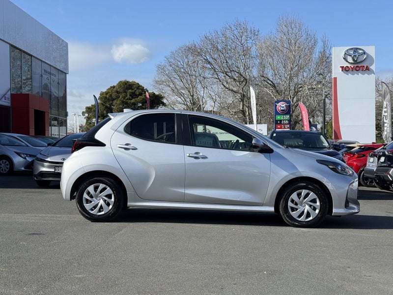 2022 Toyota Yaris 1.5 Hybrid X 5 Dr Hatch CVT 2... image 4