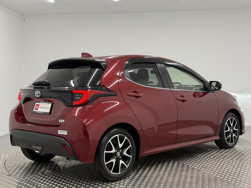 2022 Toyota Yaris 1.5 Hybrid Z image 3