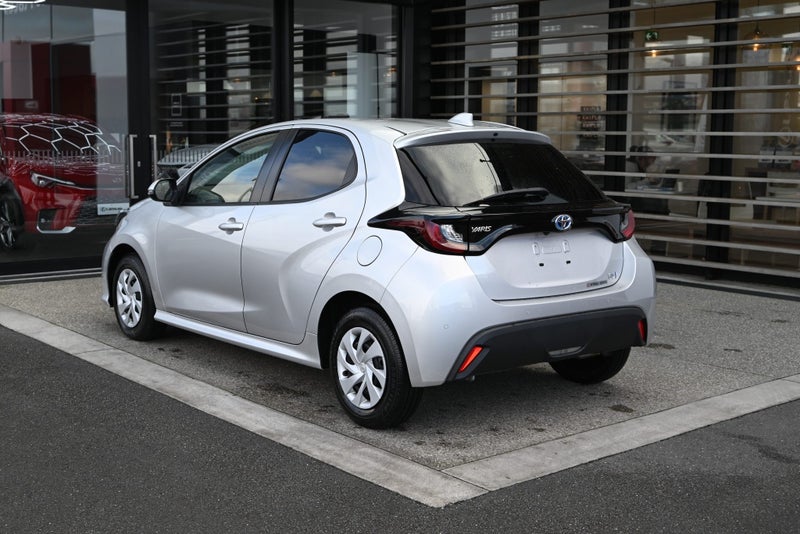 2022 Toyota Yaris 1.5 Petrol Hybrid X FWD Hatch... image 2