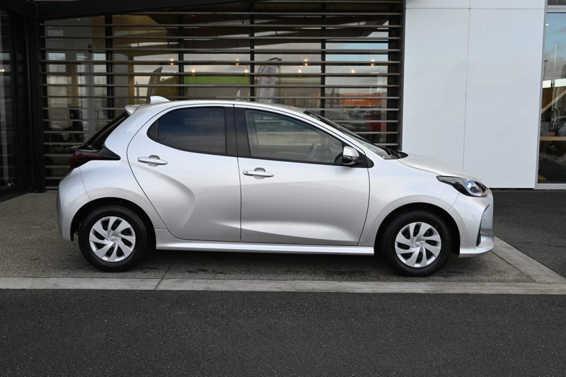 2022 Toyota Yaris 1.5 Petrol Hybrid X FWD Hatch... image 5