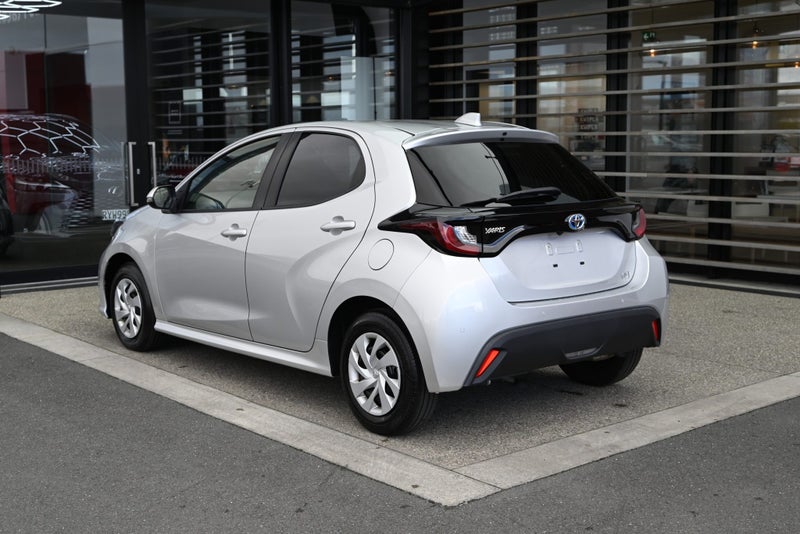 2022 Toyota Yaris 1.5 Petrol Hybrid X FWD Hatch... image 2