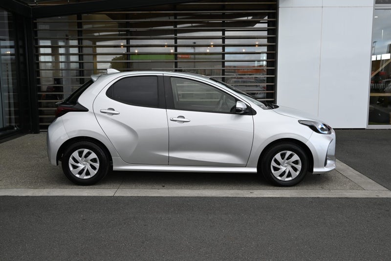 2022 Toyota Yaris 1.5 Petrol Hybrid X FWD Hatch... image 5