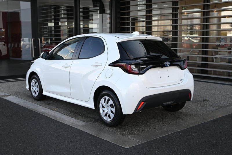 2022 Toyota Yaris 1.5 Petrol Hybrid X FWD Hatch... image 2