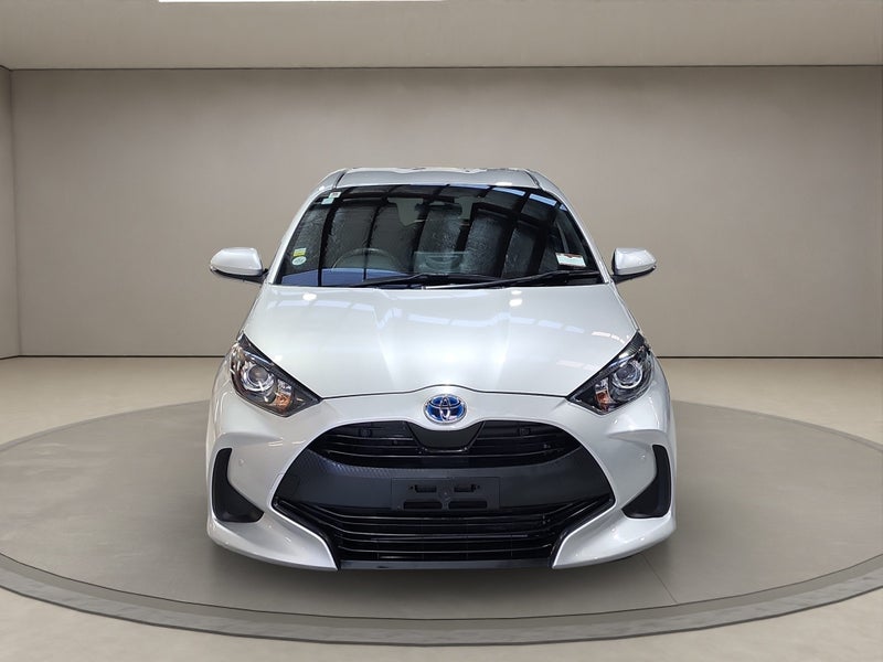 2022 Toyota Yaris 1.5L Hybrid X FWD Hatchback image 2