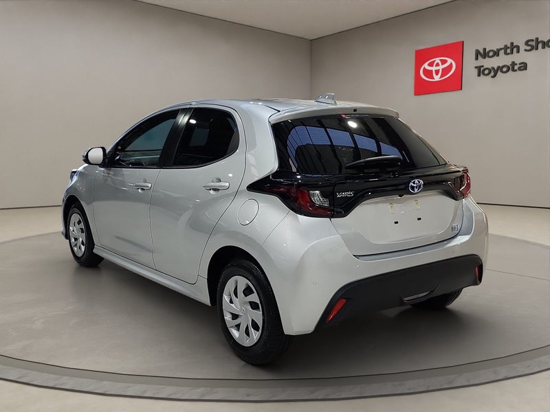 2022 Toyota Yaris 1.5L Hybrid X FWD Hatchback image 5