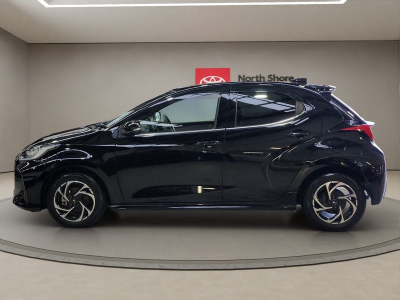 2022 Toyota Yaris 1.5L Hybrid Z 2WD Hatchback image 4