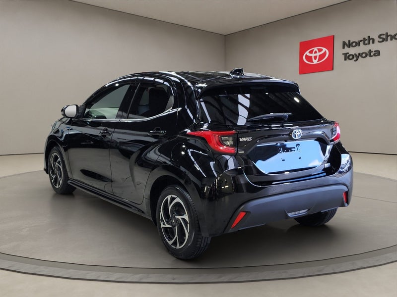 2022 Toyota Yaris 1.5L Hybrid Z 2WD Hatchback image 5