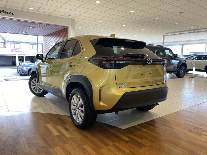 2022 Toyota Yaris Cross 1.5 Hybrid G SUV 5 Dr C... image 2