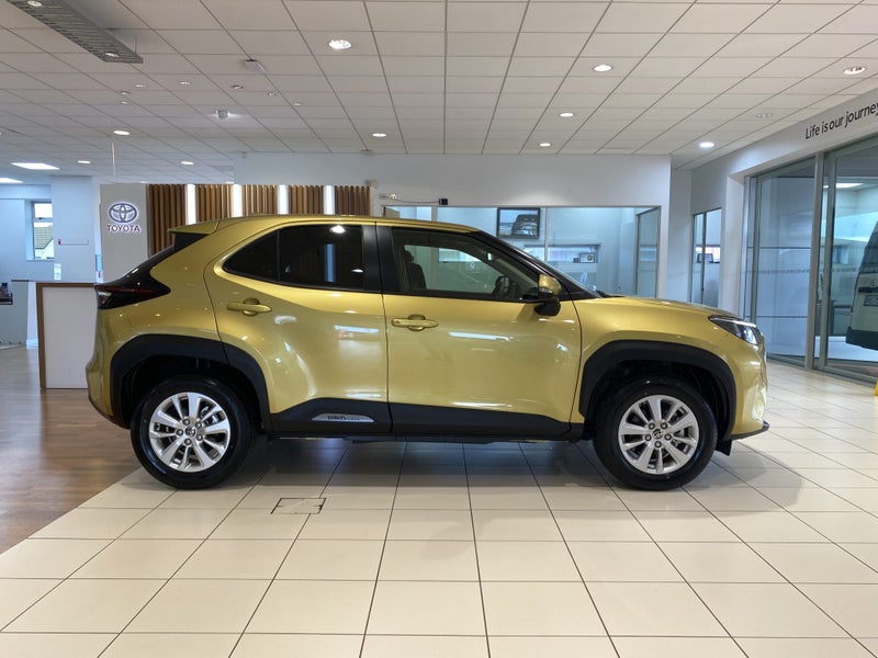 2022 Toyota Yaris Cross 1.5 Hybrid G SUV 5 Dr C... image 4