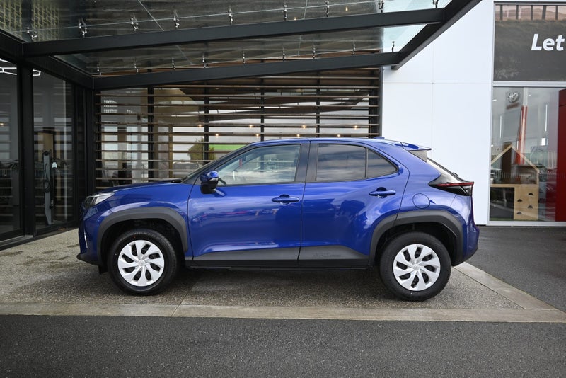 2022 Toyota Yaris Cross 1.5 Hybrid X 5 Dr SUV C... image 5