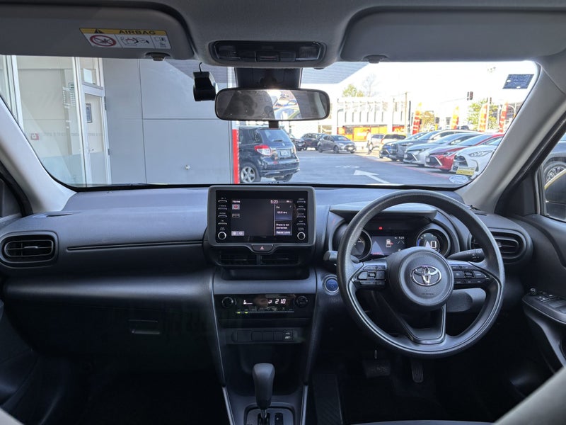 2022 Toyota Yaris Cross 1.5 Hybrid X image 2