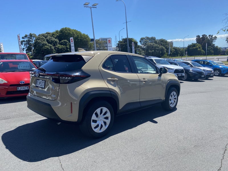 2022 Toyota Yaris Cross 1.5 Hybrid X SUV image 2