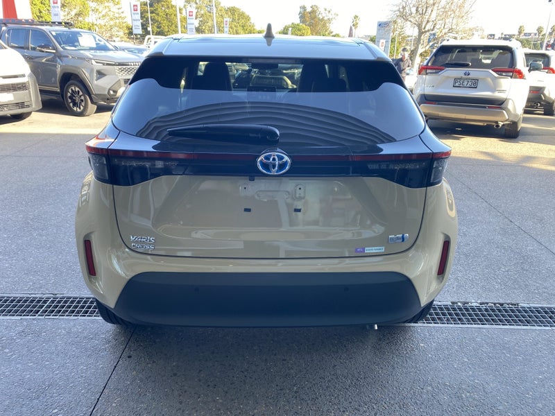 2022 Toyota Yaris Cross 1.5 Hybrid Z image 3