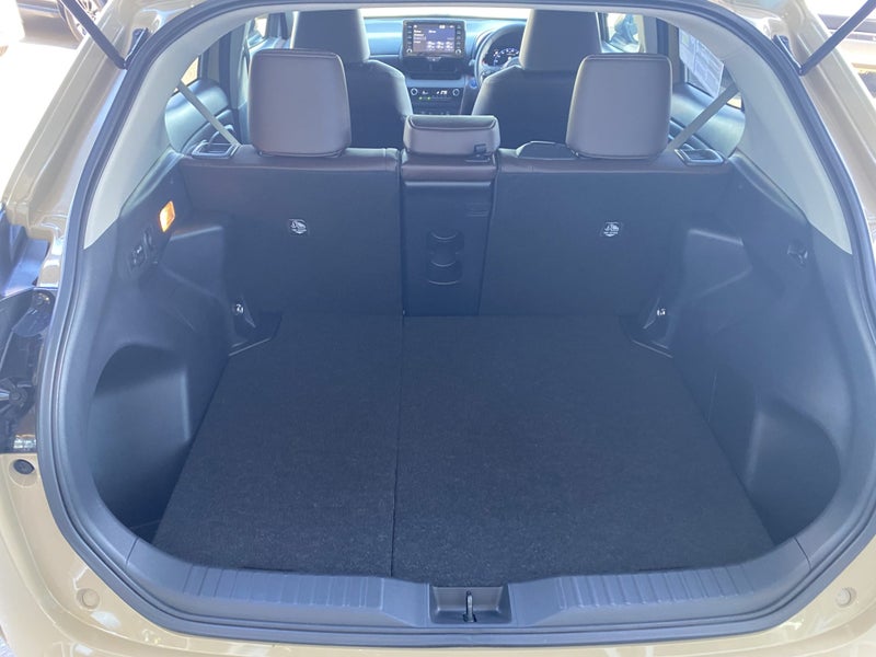 2022 Toyota Yaris Cross 1.5 Hybrid Z image 4