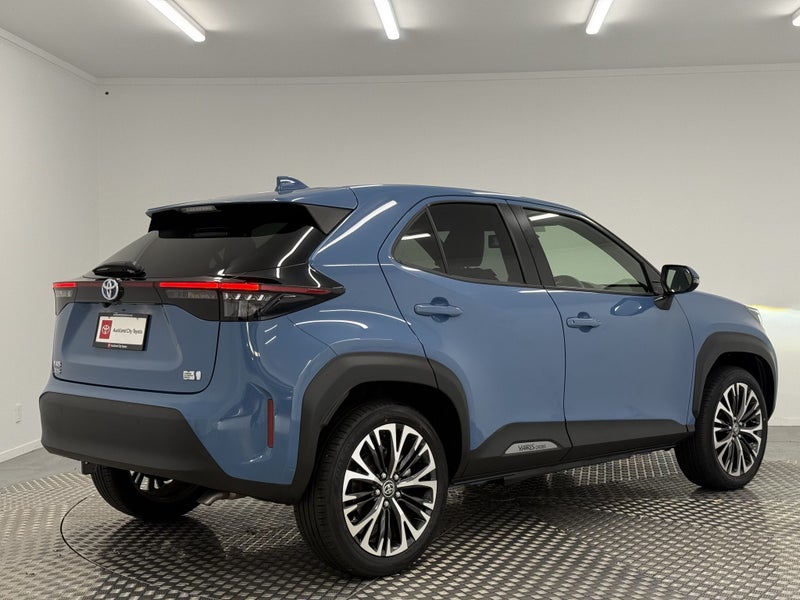 2022 Toyota Yaris Cross 1.5 Hybrid Z image 3