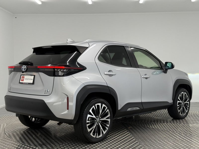 2022 Toyota Yaris Cross 1.5 Hybrid Z 4WD image 3