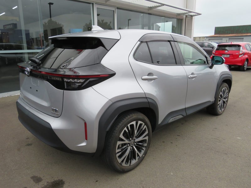 2022 Toyota Yaris Cross 1.5 Hybrid Z 4WD 5 Dr S... image 5