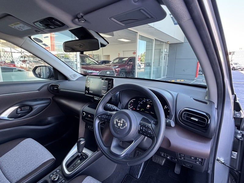 2022 Toyota Yaris Cross 1.5 Hybrid Z 4WD image 2