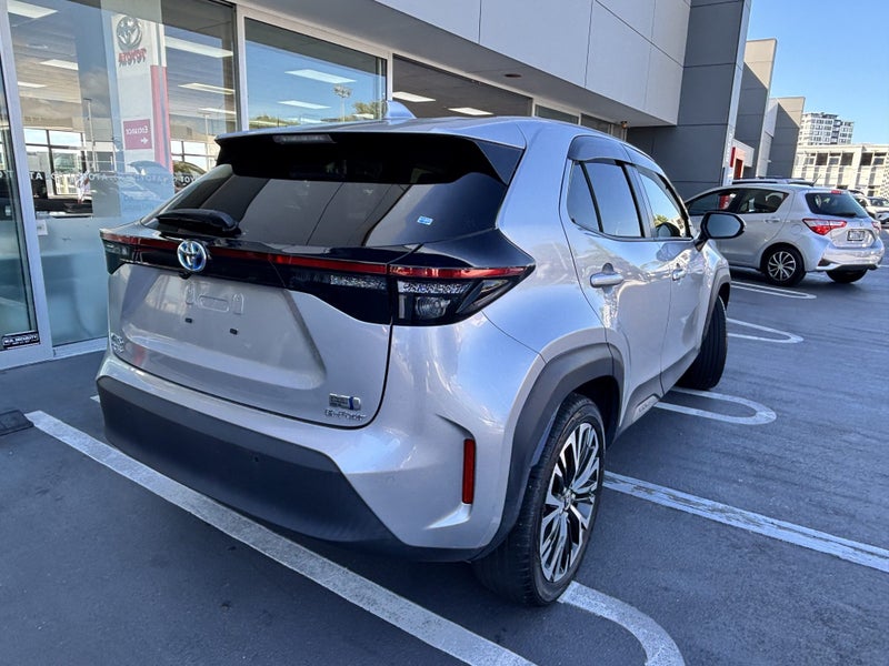 2022 Toyota Yaris Cross 1.5 Hybrid Z 4WD image 3