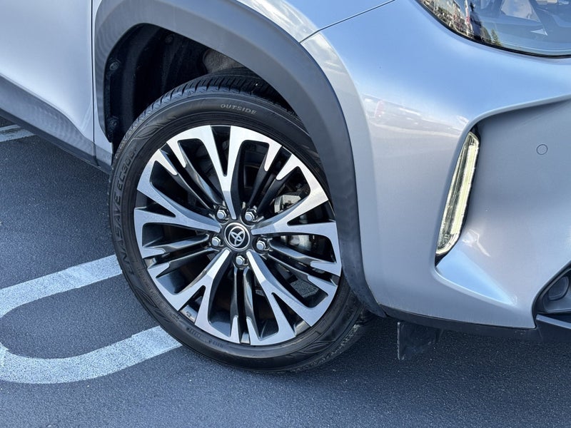 2022 Toyota Yaris Cross 1.5 Hybrid Z 4WD image 5