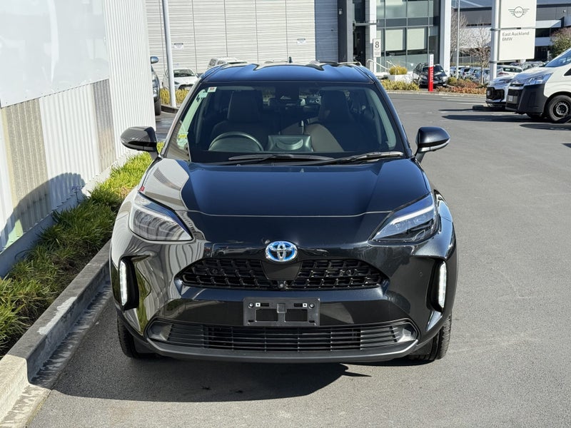 2022 Toyota Yaris Cross 1.5 Hybrid Z 5 Dr SUV C... image 3