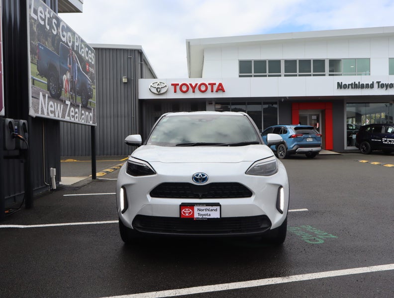 2022 Toyota Yaris Cross 1.5 Hybrid Z 5 Dr SUV C... image 5