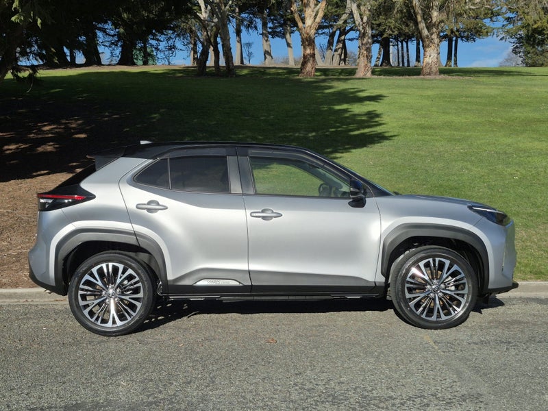 2022 Toyota Yaris Cross 1.5 Hybrid Z 5 Dr SUV C... image 4
