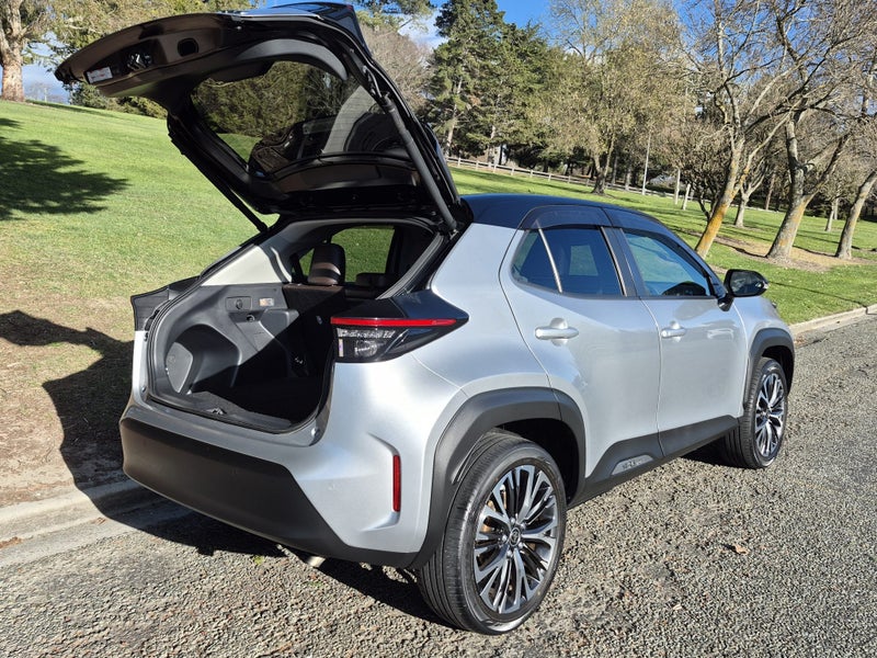 2022 Toyota Yaris Cross 1.5 Hybrid Z 5 Dr SUV C... image 5