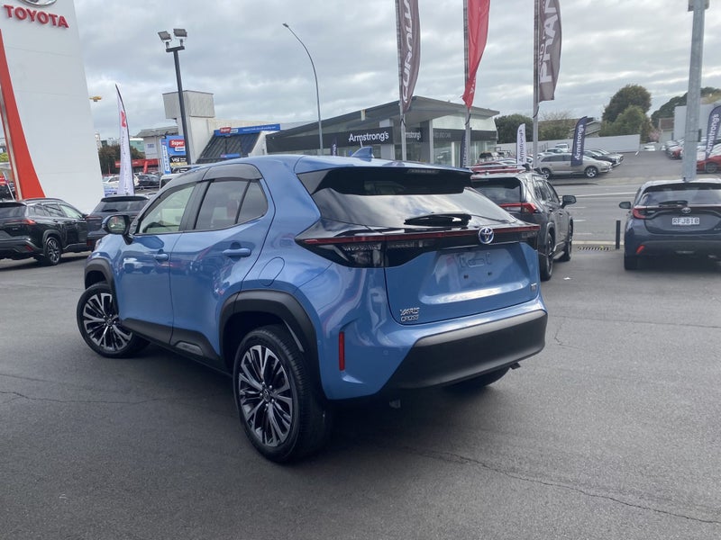 2022 Toyota Yaris Cross 1.5 Hybrid Z 5 Dr SUV C... image 2