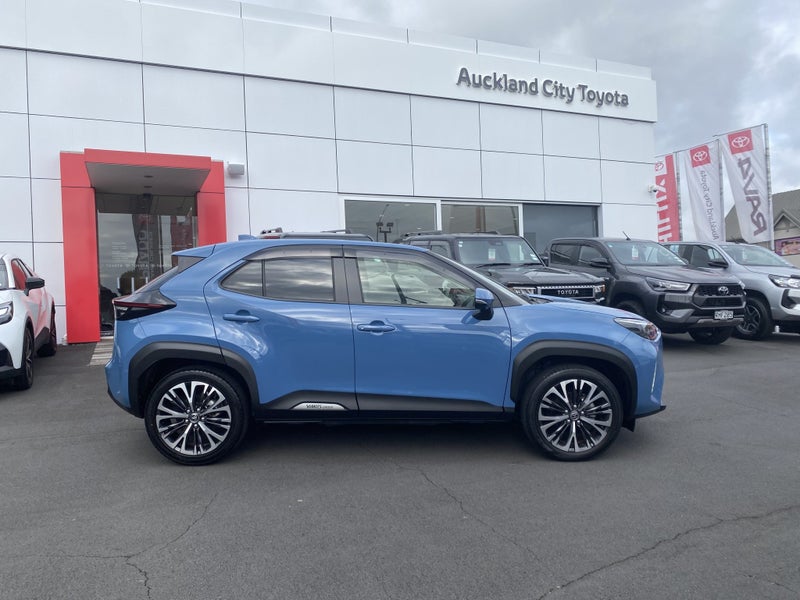 2022 Toyota Yaris Cross 1.5 Hybrid Z 5 Dr SUV C... image 3