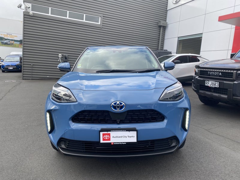 2022 Toyota Yaris Cross 1.5 Hybrid Z 5 Dr SUV C... image 4