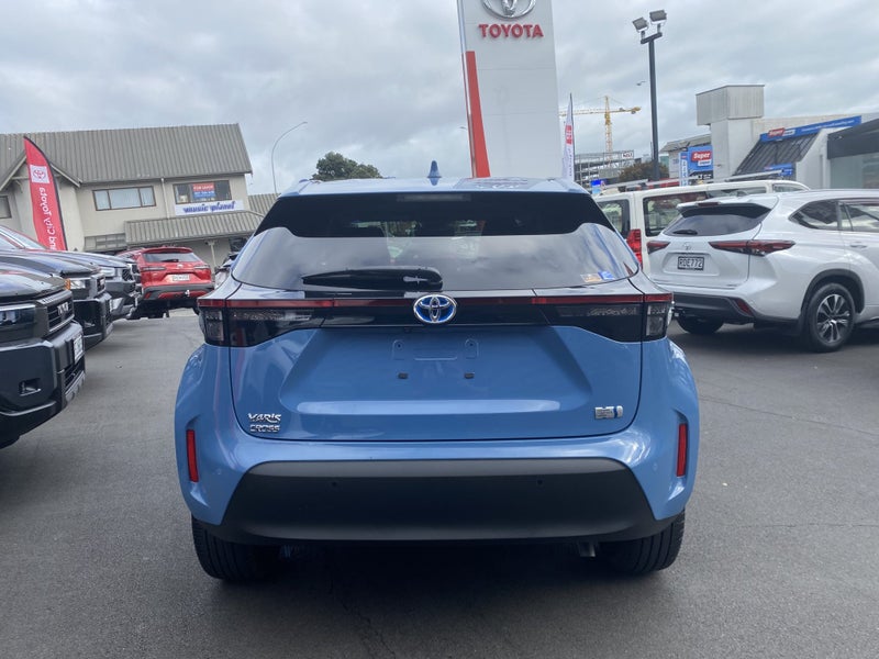 2022 Toyota Yaris Cross 1.5 Hybrid Z 5 Dr SUV C... image 5
