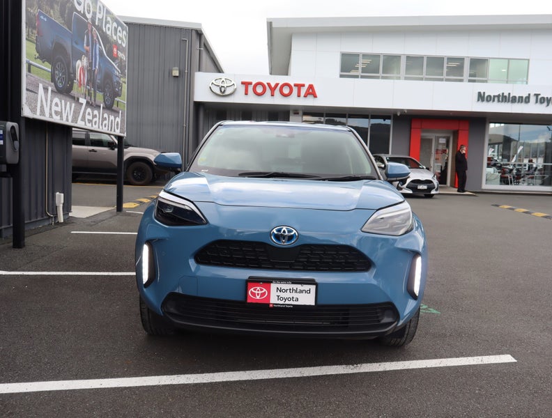 2022 Toyota Yaris Cross 1.5 Hybrid Z 5 Dr SUV C... image 2
