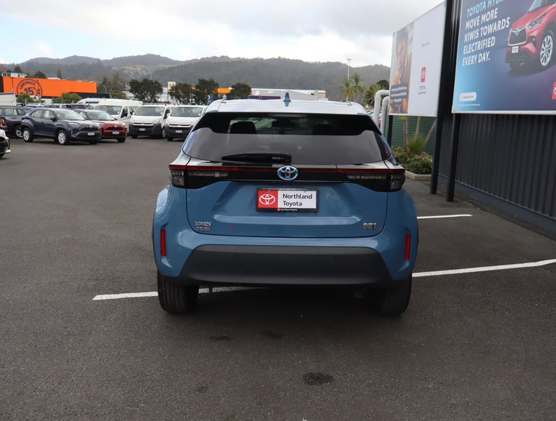 2022 Toyota Yaris Cross 1.5 Hybrid Z 5 Dr SUV C... image 3