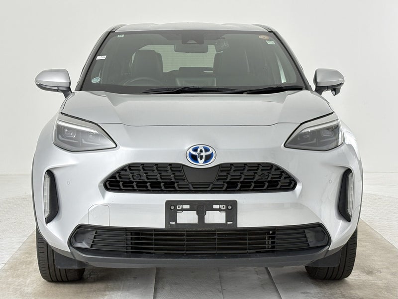 2022 Toyota Yaris Cross 1.5 Hybrid Z 5 Dr SUV C... image 2