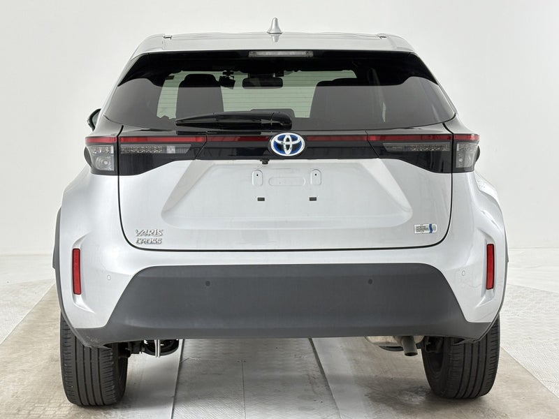 2022 Toyota Yaris Cross 1.5 Hybrid Z 5 Dr SUV C... image 3
