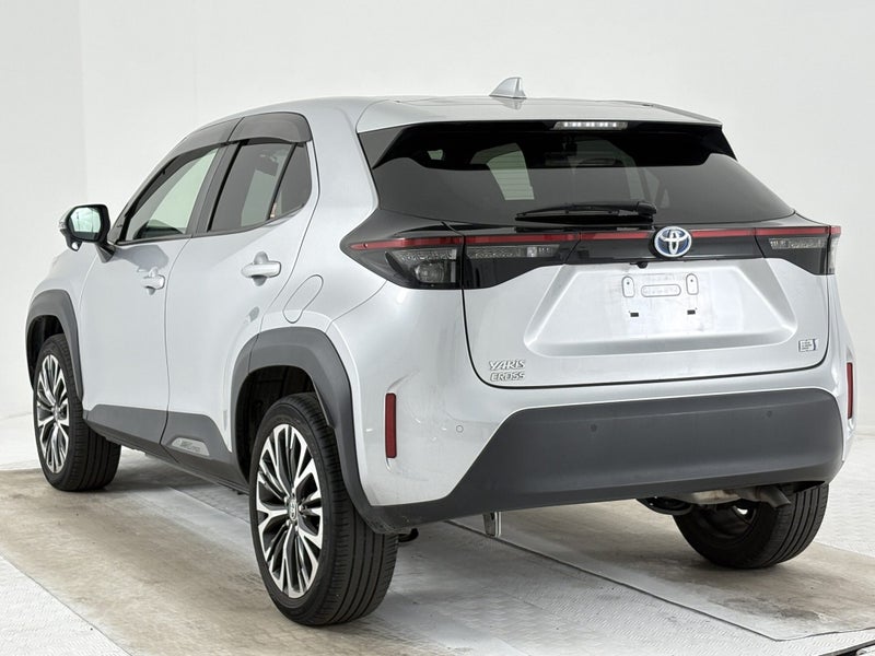 2022 Toyota Yaris Cross 1.5 Hybrid Z 5 Dr SUV C... image 4