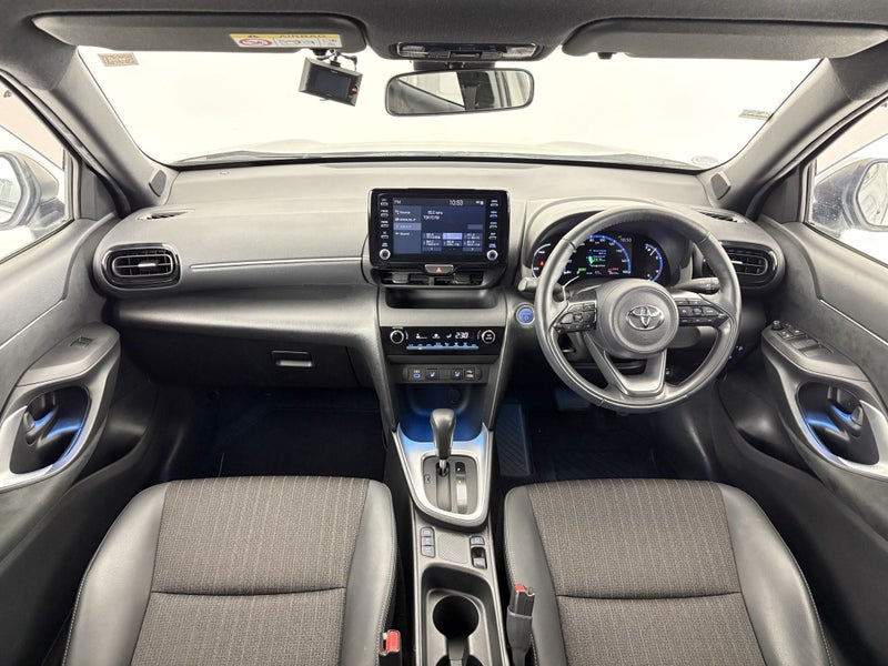 2022 Toyota Yaris Cross 1.5 Hybrid Z 5 Dr SUV C... image 5