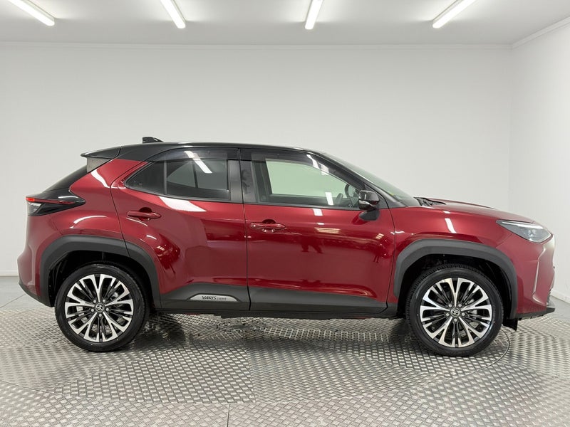 2022 Toyota Yaris Cross 1.5 Hybrid Z image 2
