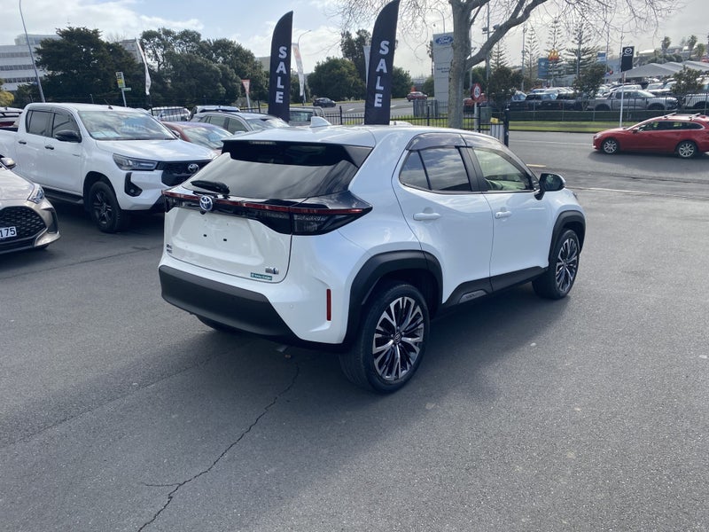 2022 Toyota Yaris Cross 1.5 Hybrid Z image 2