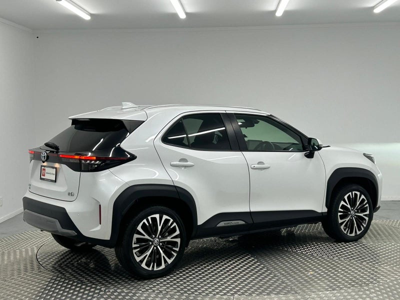 2022 Toyota Yaris Cross 1.5 Hybrid Z Adventure image 3