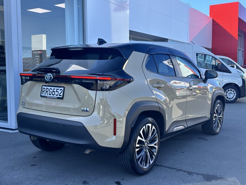 2022 Toyota Yaris Cross 1.5 Hybrid Z Auto image 3