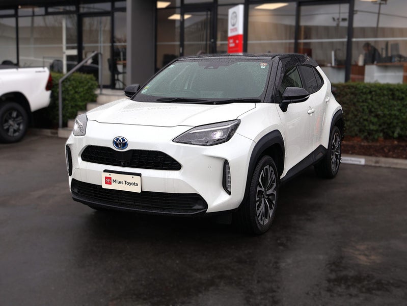 2022 Toyota Yaris Cross 1.5 Hybrid Z, High Spec... image 3