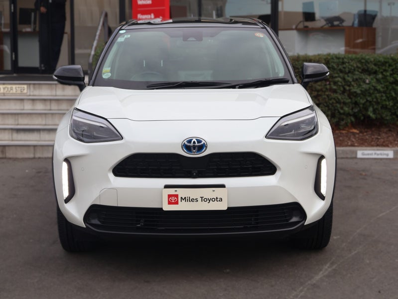 2022 Toyota Yaris Cross 1.5 Hybrid Z, Leather image 2